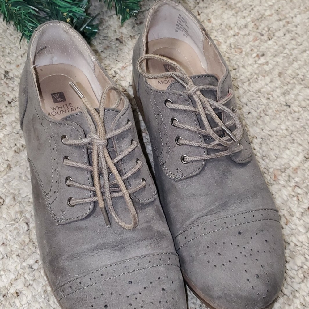White Mountain size 8.5 gray (suede feel) shoes
